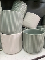White ceramic Pot for medium size plants 12 cm